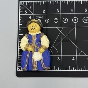 Vtg Cuggly Wigglies Queen Elizabeth Era Bear Fridge Magnet Royal Purple Souvenir